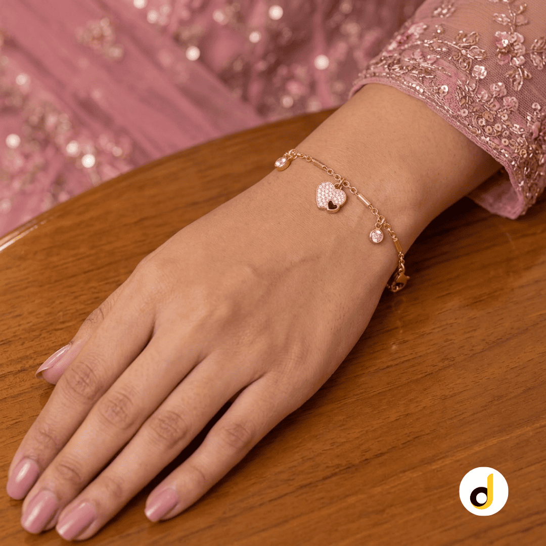 Minimalist gold heart bracelet – simple, elegant fashion jewellery for women Minimalist gold heart bracelet – simple, elegant fashion jewellery for women